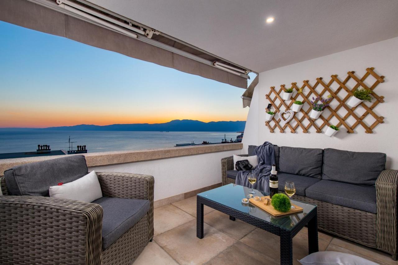Lux Apartment Sky View Рийека Екстериор снимка