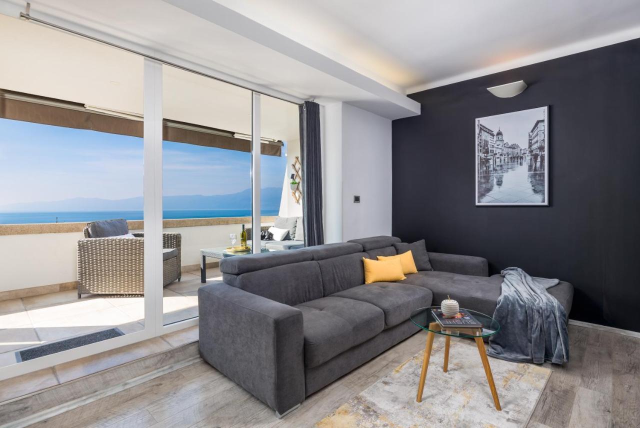 Lux Apartment Sky View Рийека Екстериор снимка