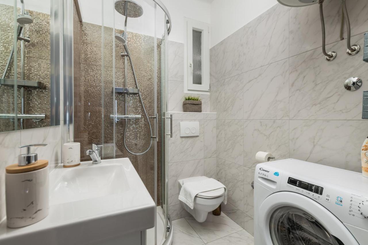 Lux Apartment Sky View Рийека Екстериор снимка
