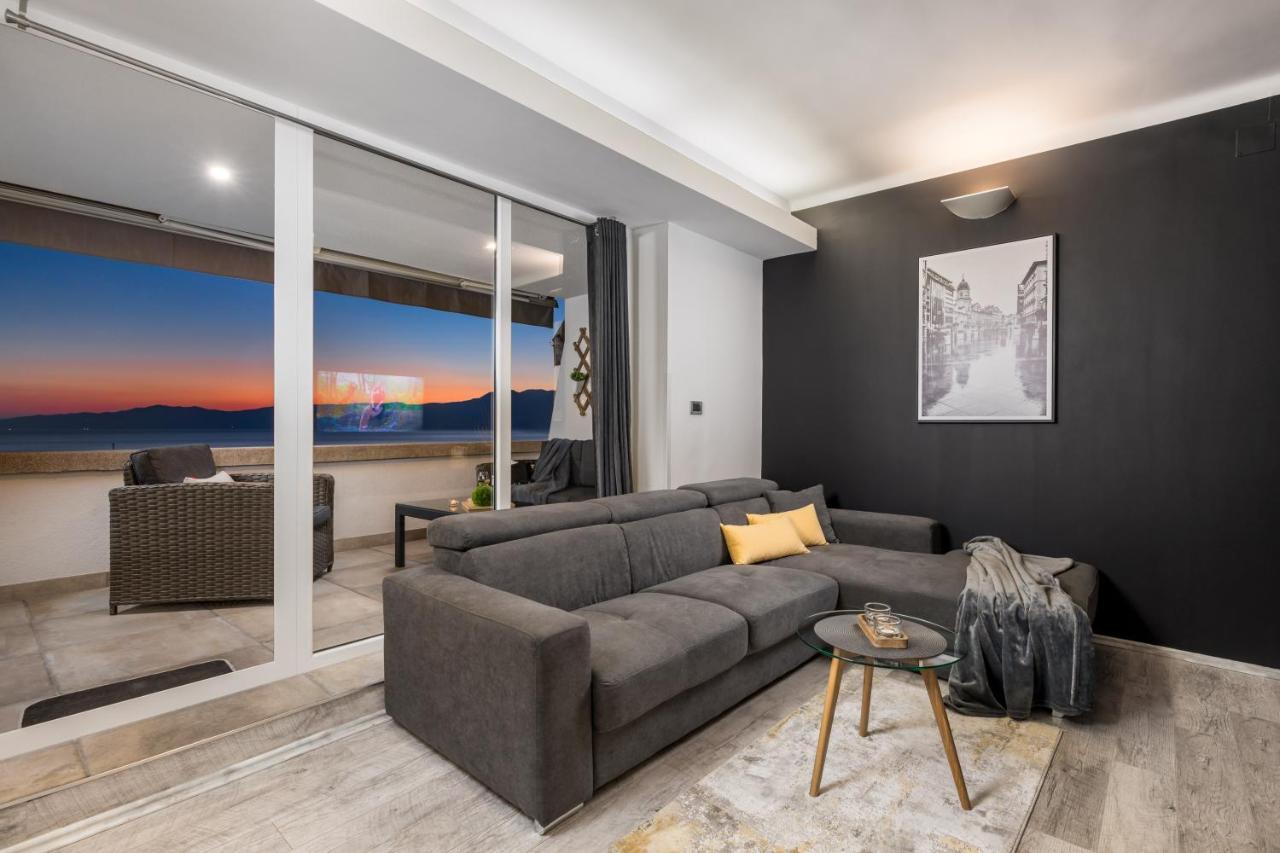 Lux Apartment Sky View Рийека Екстериор снимка